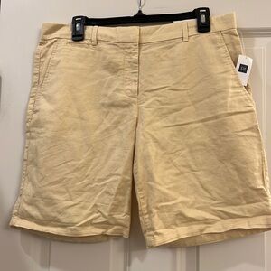 Khakis by Gap ladies shorts